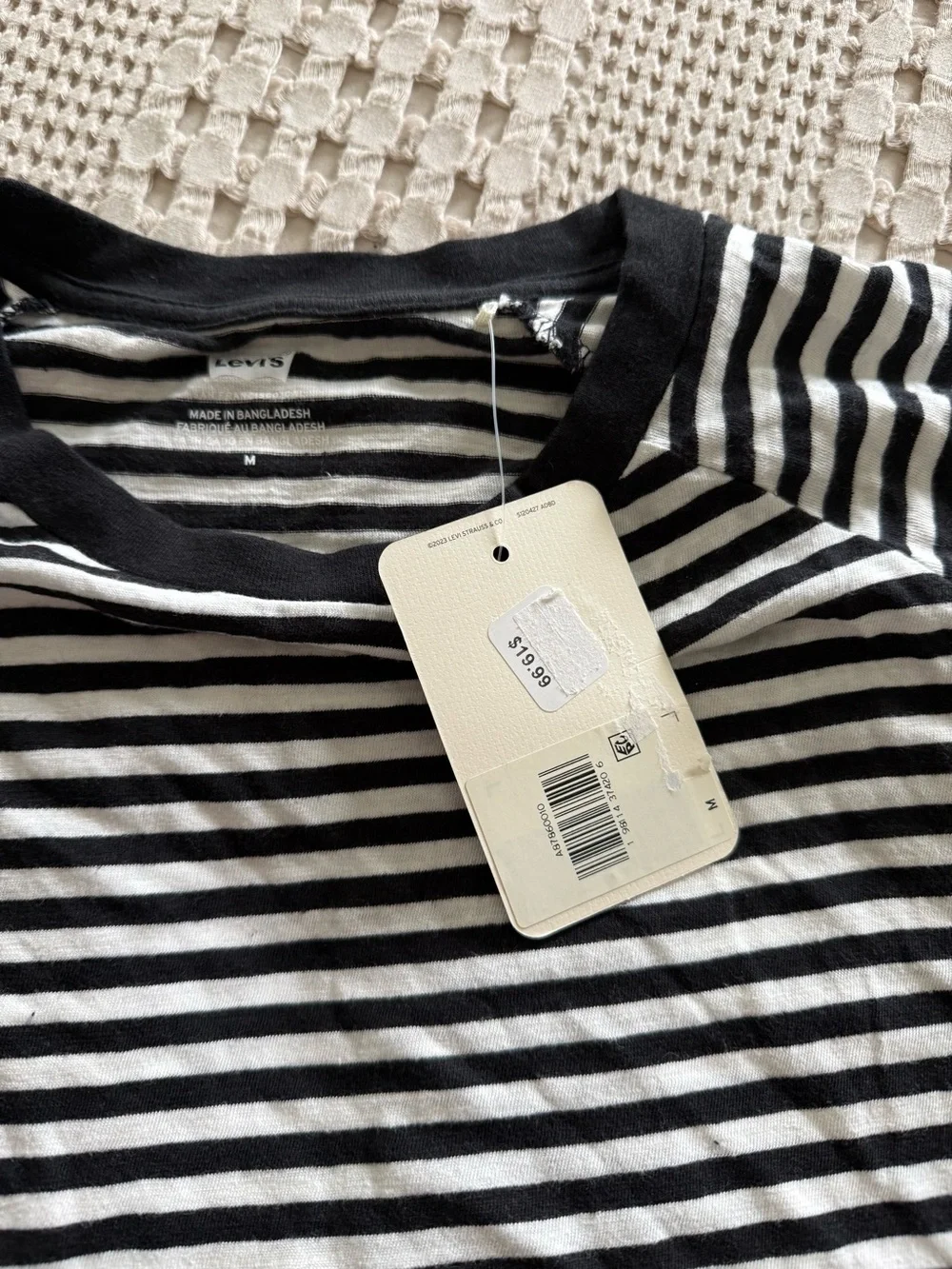 NEW Levi's Black & White Striped Crewneck Tee Size M - Picture 3 of 6